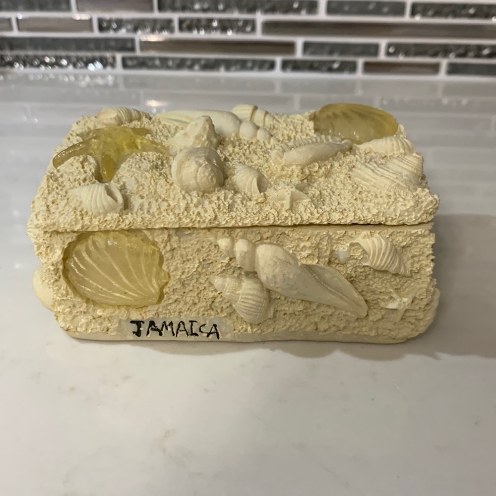 🌴 Souvenir Jewelry Box